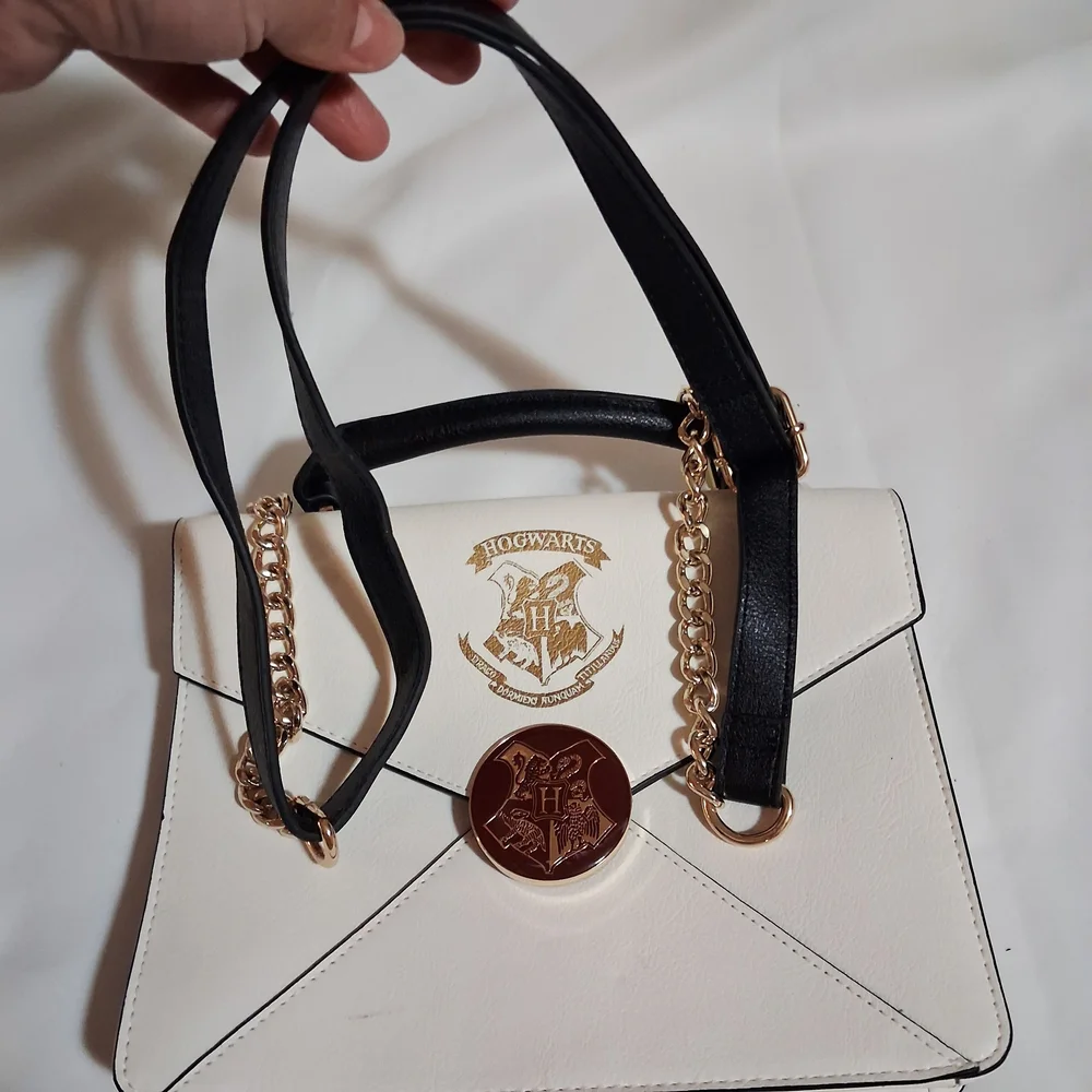 Harry Potter Hogwarts Letter Crossbody‎ Bag Cream Envelope Style Chain Strap